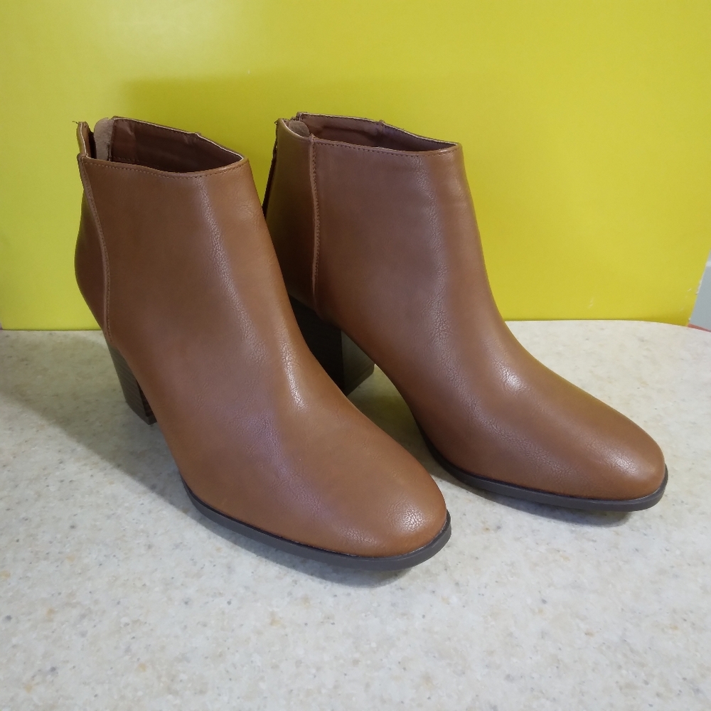 NWOT- Qupid Women's Chunky Heel Ankle Booties, size 8 1/2